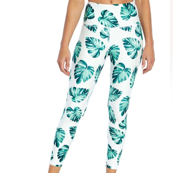 New WildFox White & Green Tropical Contender Compression Ankle Leggings Size M - Picture 1 of 6